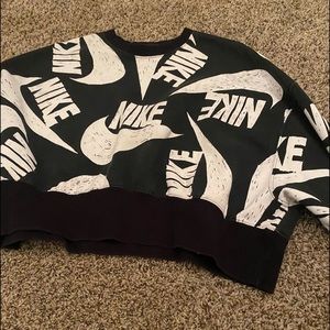 Nike black and white crew neck